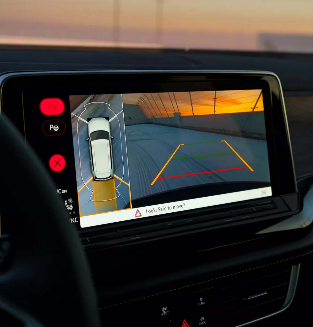 A view of the infotainment systems Area View 360° camera system with parking guidelines