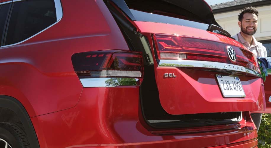 People opening the trunk of a 2025 Volkswagen Atlas