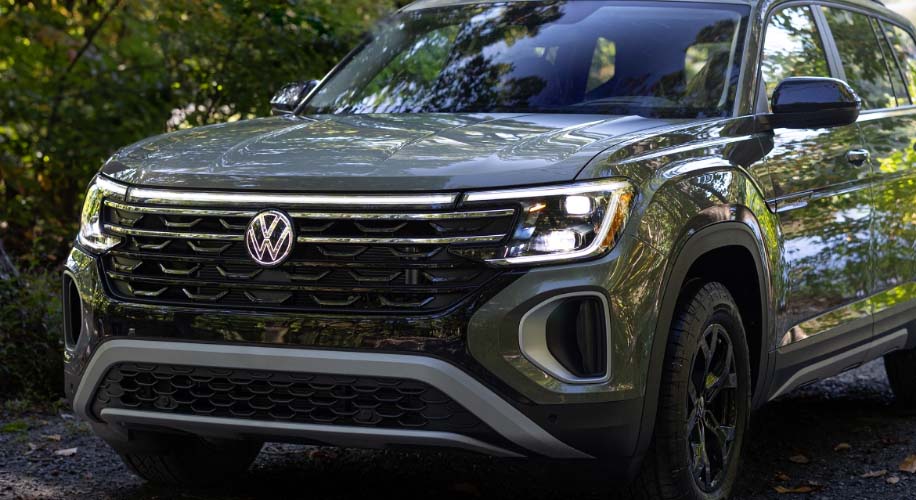 Close up view of the front of the 2025 Volkswagen Atlas