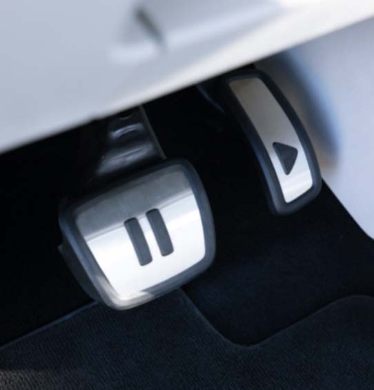 A close-up shot of the accelerator and brake pedals in the Volkswagen ID. Buzz 2025.