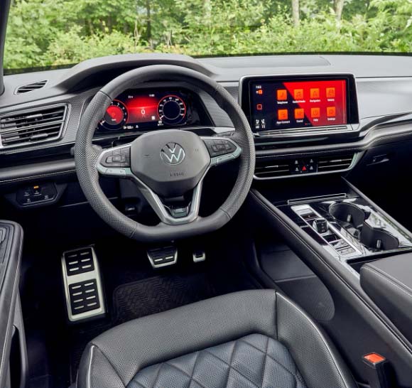 Black_interior_view_atlas_driver_and_passenger_side