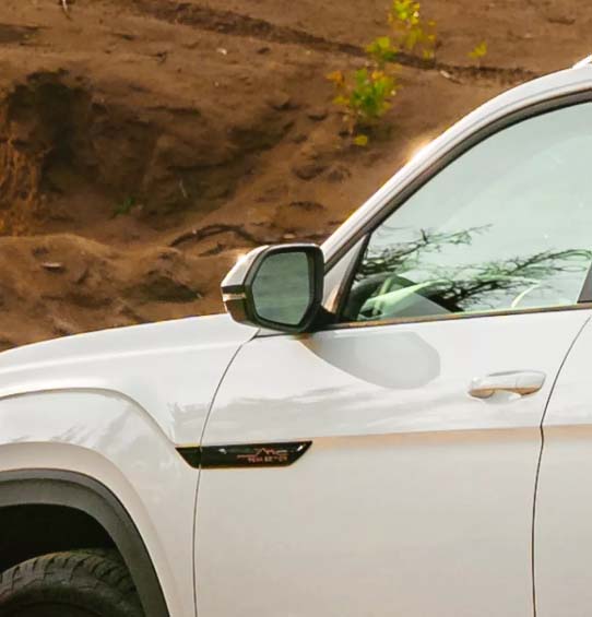 Close_up_white_vw_suv_side_mirror