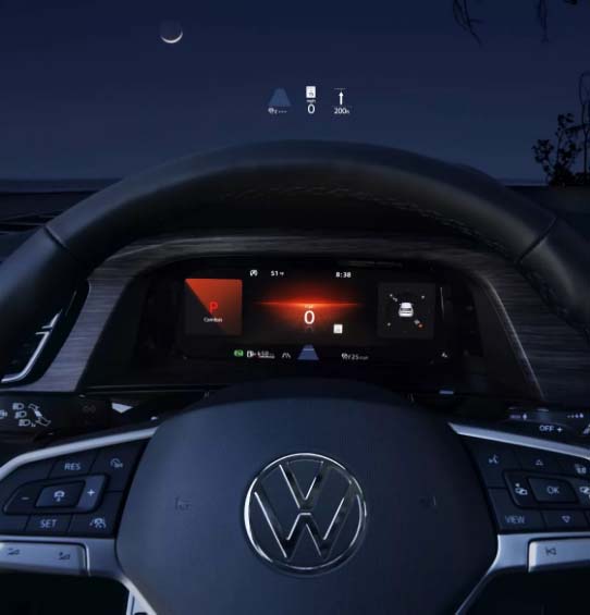 Driver_side_close_up_head-up_display_during_night