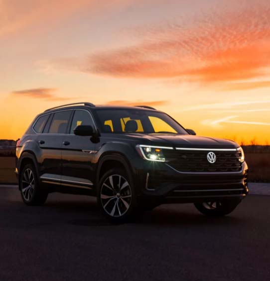 Front_side_view_vw_suv_parked_during_sunset