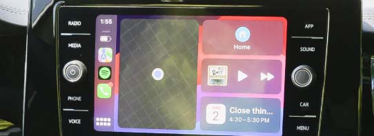 Close_up_infotainment_carplay
