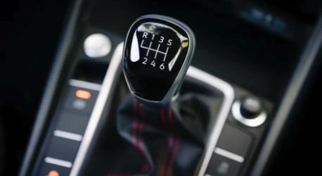 Close_up_jetta_gli_manual_gear_shifter