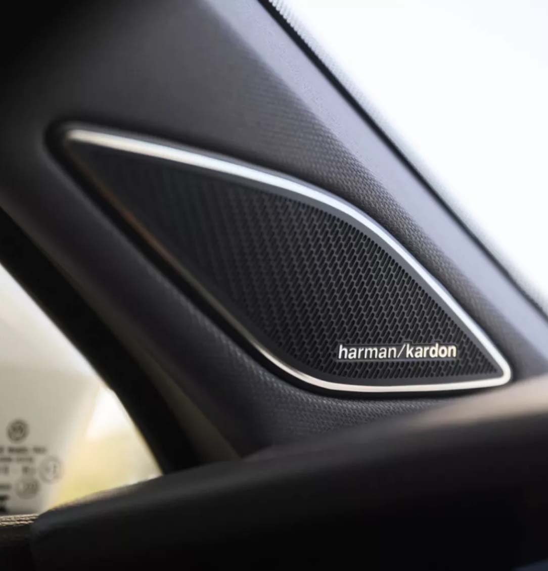 Close_up_infotainment_honda