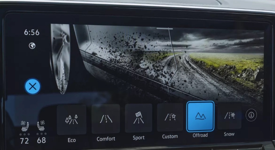 Side view camera display on dashboard