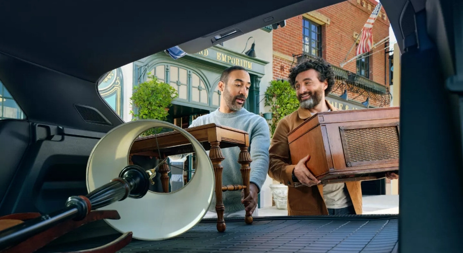 People loading VW cargo space with furniture